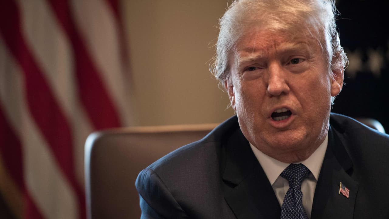 Trump cancela su viaje a América Latina para "supervisar" la respuesta al ataque químico en Siria