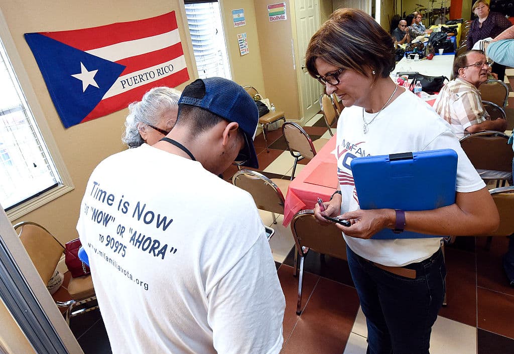 Los ciudadanos residentes en Puerto Rico no tienen derecho a votar por el presidente de Estados Unidos. Para eso tendrían que residir oficialmente en uno de los 50 estados de ese país, como es el caso de un poco más de 5 millones de puertorriqueños que residen en EEUU. (Getty Images)