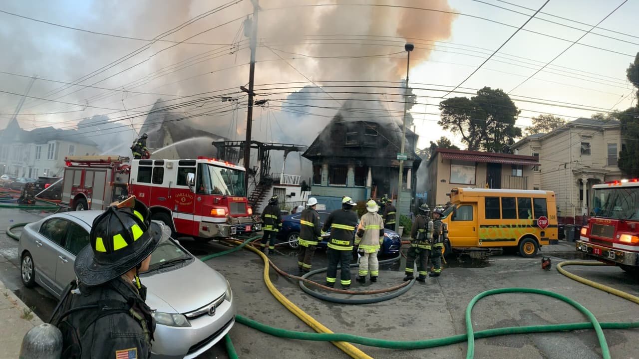 <b>15. Inspectores e investigadores de incendios</b>
<br>Se encargan de investigar las causas de incendios y explosiones. Además hacen cumplir ordenanzas y leyes sobre la prevención de incendios al inspeccionar edificios. Se reportó un salario de 
<b>$88,650</b> en promedio en los trabajadores del área de Sacramento, Roseville y Arden-Arcade.