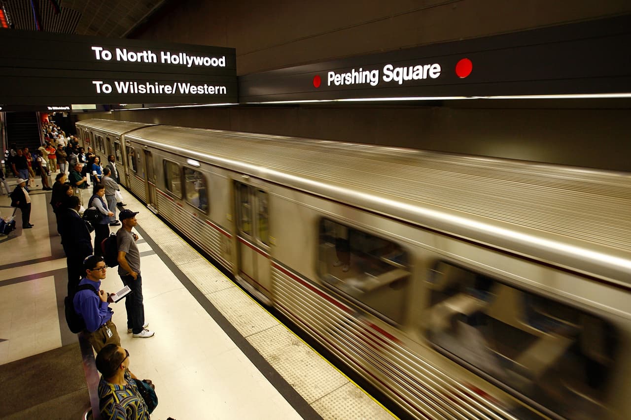 Cómo los inmigrantes explican el descenso de usuarios del transporte público de Los Ángeles