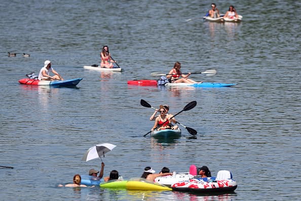 Un estudio del sitio 
<a href="https://smartasset.com/data-studies/top-boomtowns-in-america-2021" target="_blank">web de finanzas personales SmartAsset</a> clasificó a Austin y su ciudad vecina Round Rock como dos de las 50 ciudades en auge más importantes del país.