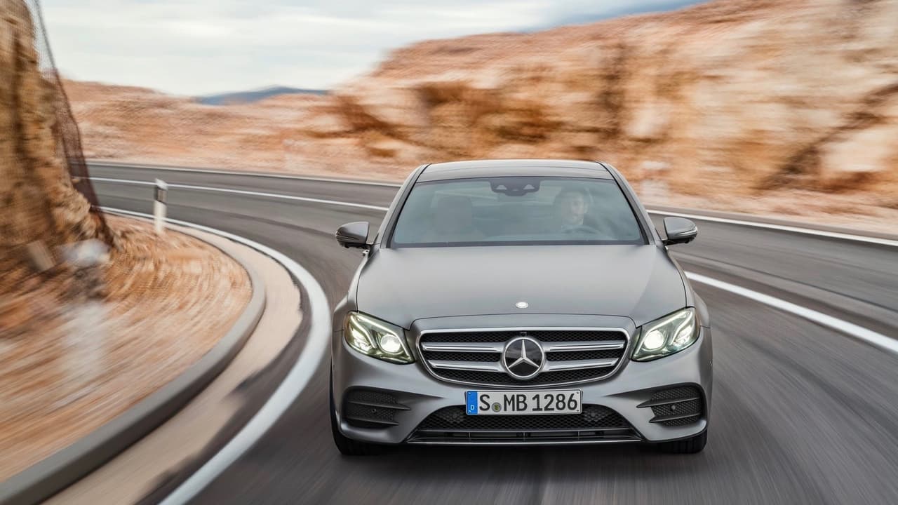 <h3 class="cms-h3-H3">Iluminación nocturna 'buena' en sus versiones altas y 'aceptable' en sus versiones bajas: Mercedes-Benz Clase-E</h3>