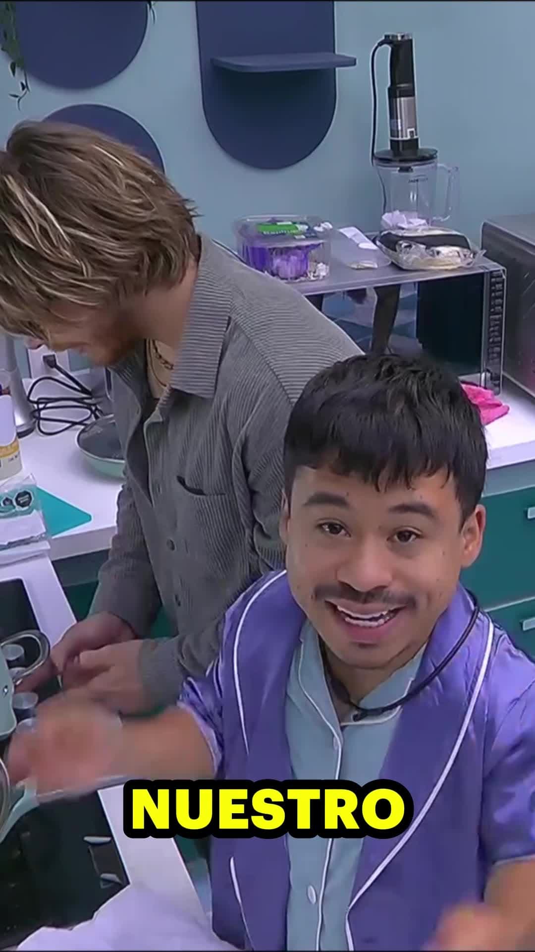 Abelito y Aldo son interrumpidos por Mariana