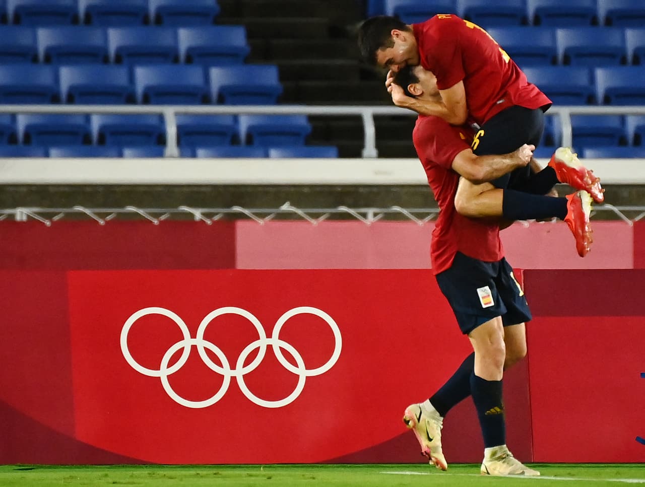 <h3 class="cms-H3-H3">4. España</h3>
<br>
<br>⚽ 
<b>Valor de la plantilla:</b> $1,230 millones.
<br>
<br>⚽ 
<b>Jugador más caro: </b>Pedri González.
<br>
<br>⚽ 
<b>Costo de transferencia de su jugador más caro: </b>$163 millones.
<br>