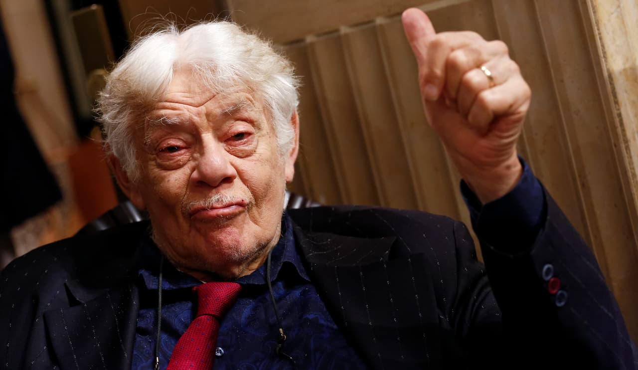 <b>Jerry Stiller, 92 años.</b> Durante décadas se asoció con su esposa Anne Meara en un popular dúo de comedia. Luego alcanzó nuevos reconocimientos por su papel en la serie ‘Seinfeld’. Falleció el 11 de mayo.
<br>