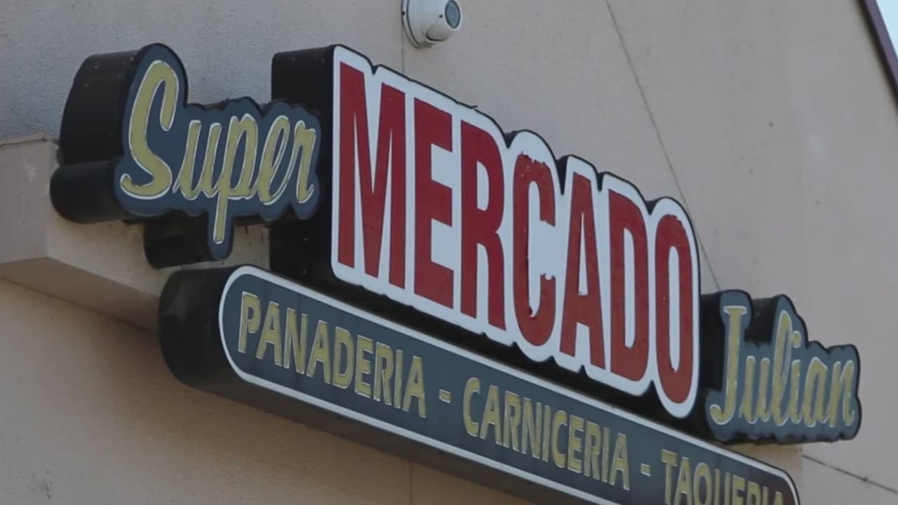 “La gente tiene miedo”: así es como esta tienda local está ayudando gratis a la comunidad inmigrante