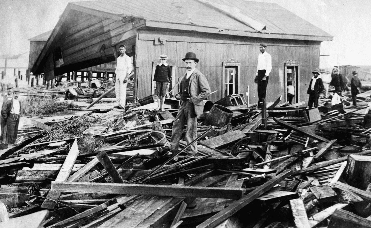 <h3 class="cms-H3-H3">13. Huracán San Felipe II o The Great Okeechobee Hurricane (septiembre de 1928).</h3>
<br>
<br>🌀 
<b>Presión mínima en milibares: </b>929
<br>
<br>🌀 
<b>Velocidad máxima de vientos al tocar tierra:</b> 125 mph (201 kph).
<br>
<br>🌀 
<b>Velocidad máxima de vientos registrada: </b>140 mph (225 kph).
<br>
<br>🌀
<b> Áreas afectadas: </b>Islas Leeward, Bahamas, Puerto Rico y Florida.
<br>