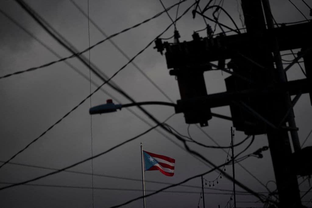 Nuevo apagón masivo en Puerto Rico deja sin luz a más de 300,000 hogares: esto fue lo que ocurrió