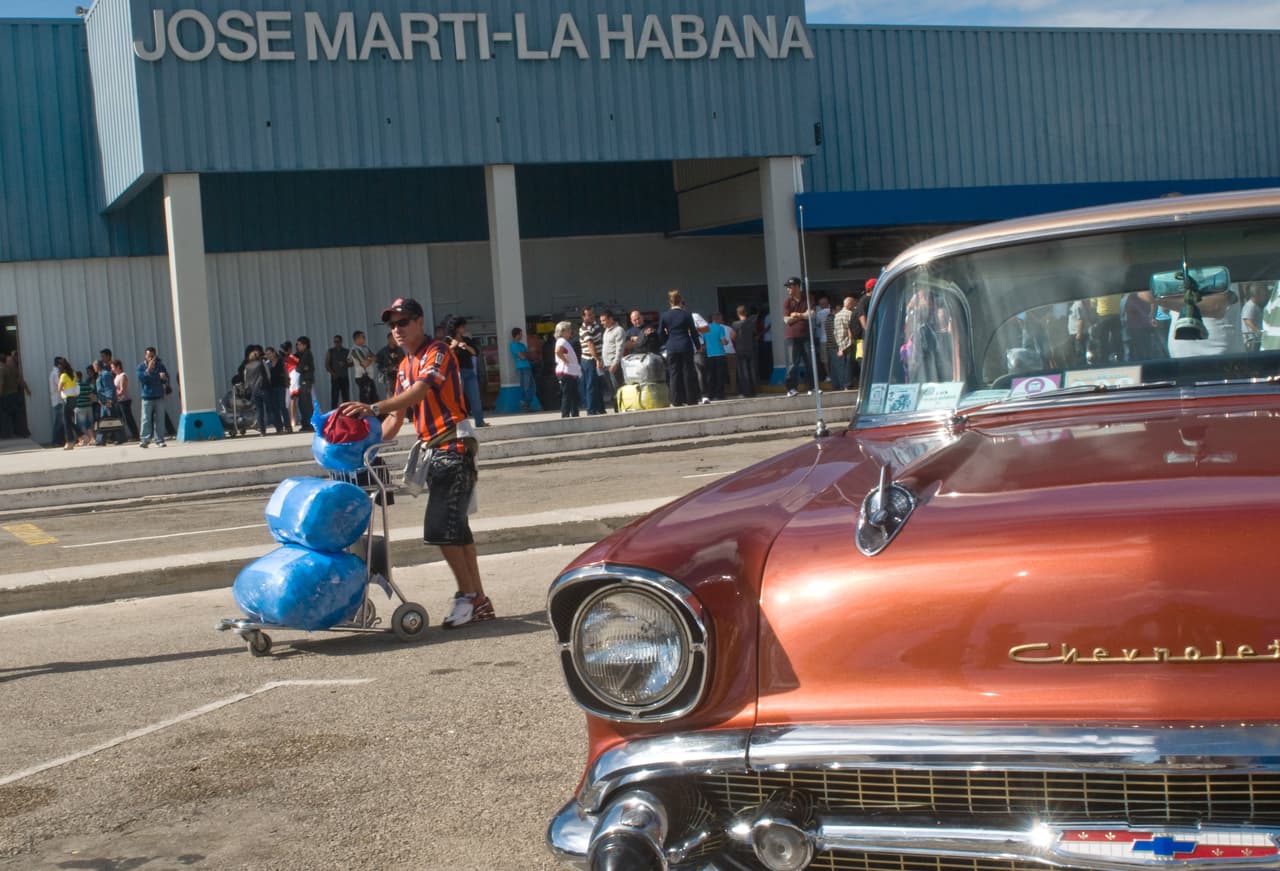 Cuba suspende el ingreso de aeronaves comerciales y chárter para frenar el coronavirus en la isla