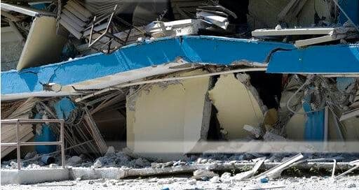 En la escuela Adripina Seda de Guánica las gradas se derrumbaron después del temblor.