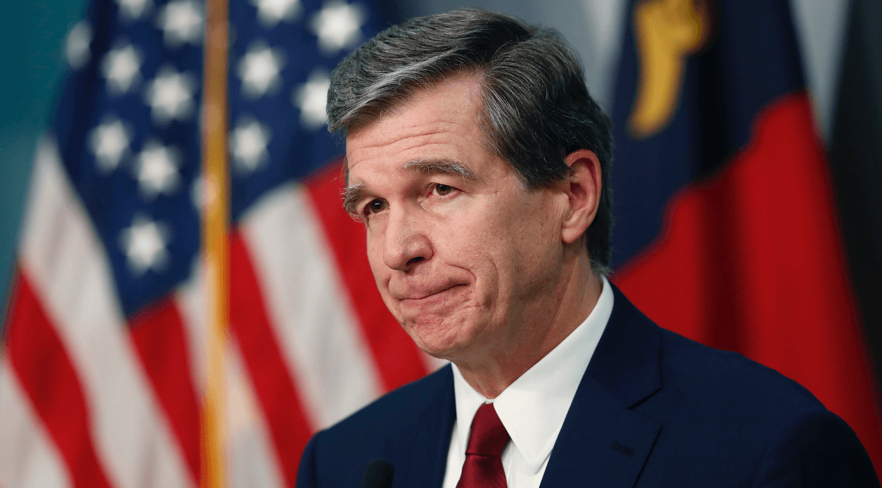 Roy Cooper anuncia el Plan B para el regreso a clases en Carolina del Norte