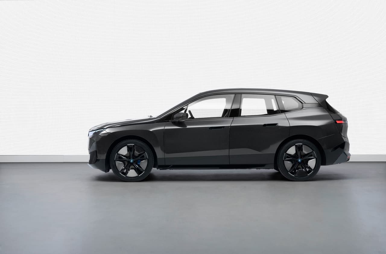 BMW iX Flow Concept