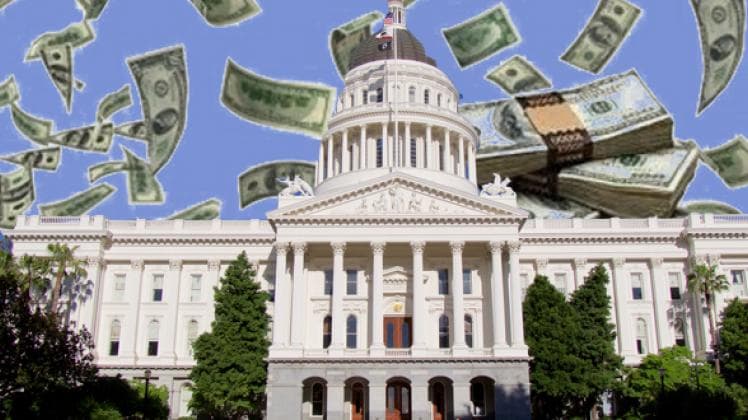 El plan devolvería a los contribuyentes una parte del superávit presupuestario récord de $97 mil millones de California. Sin embargo, la ayuda no llegará a todos los dueños de vehículos en el estado.