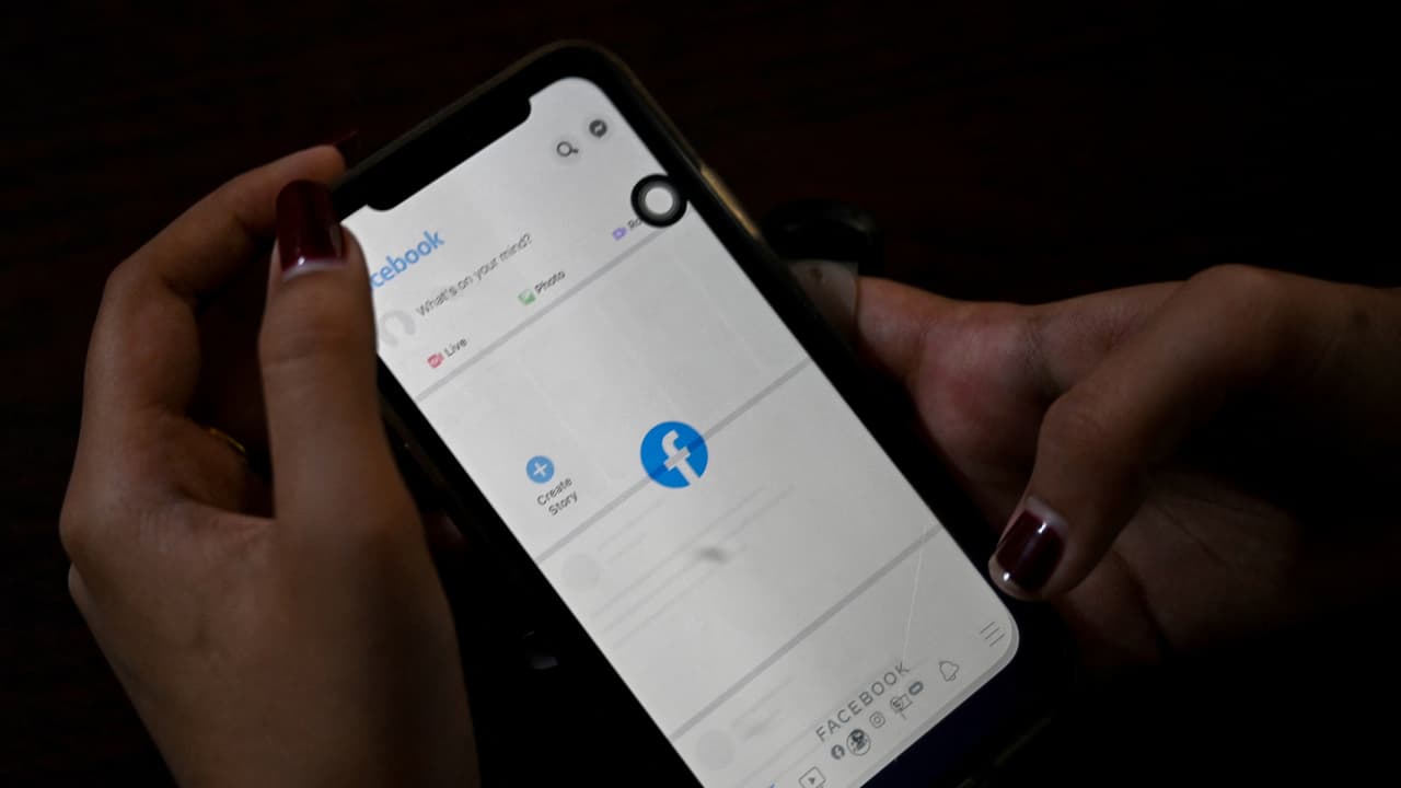 ICE estaría contratando empresas para investigar redes sociales de solicitantes de beneficios migratorios