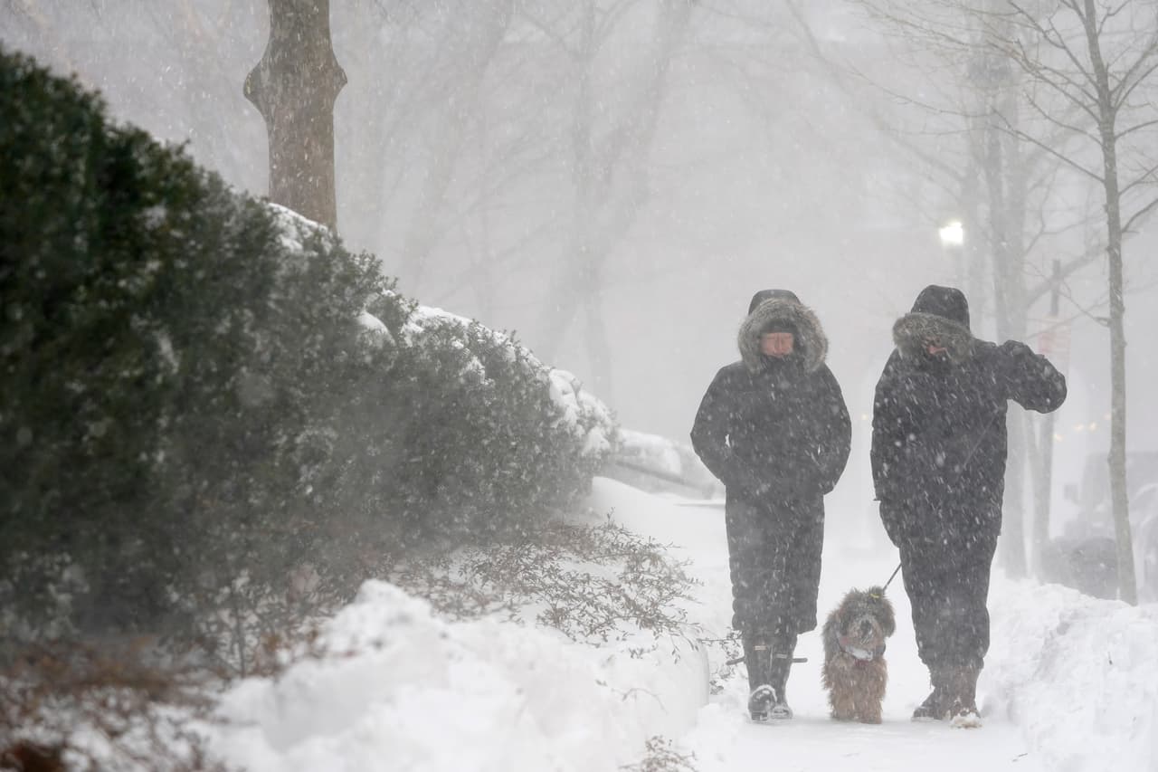 La nevada en Hoboken, Nueva Jersey. Phil Murphy, gobernador de este estado, declaró el domingo la emergencia y ordenó cerrar todas las dependencias públicas a excepción de las esenciales.