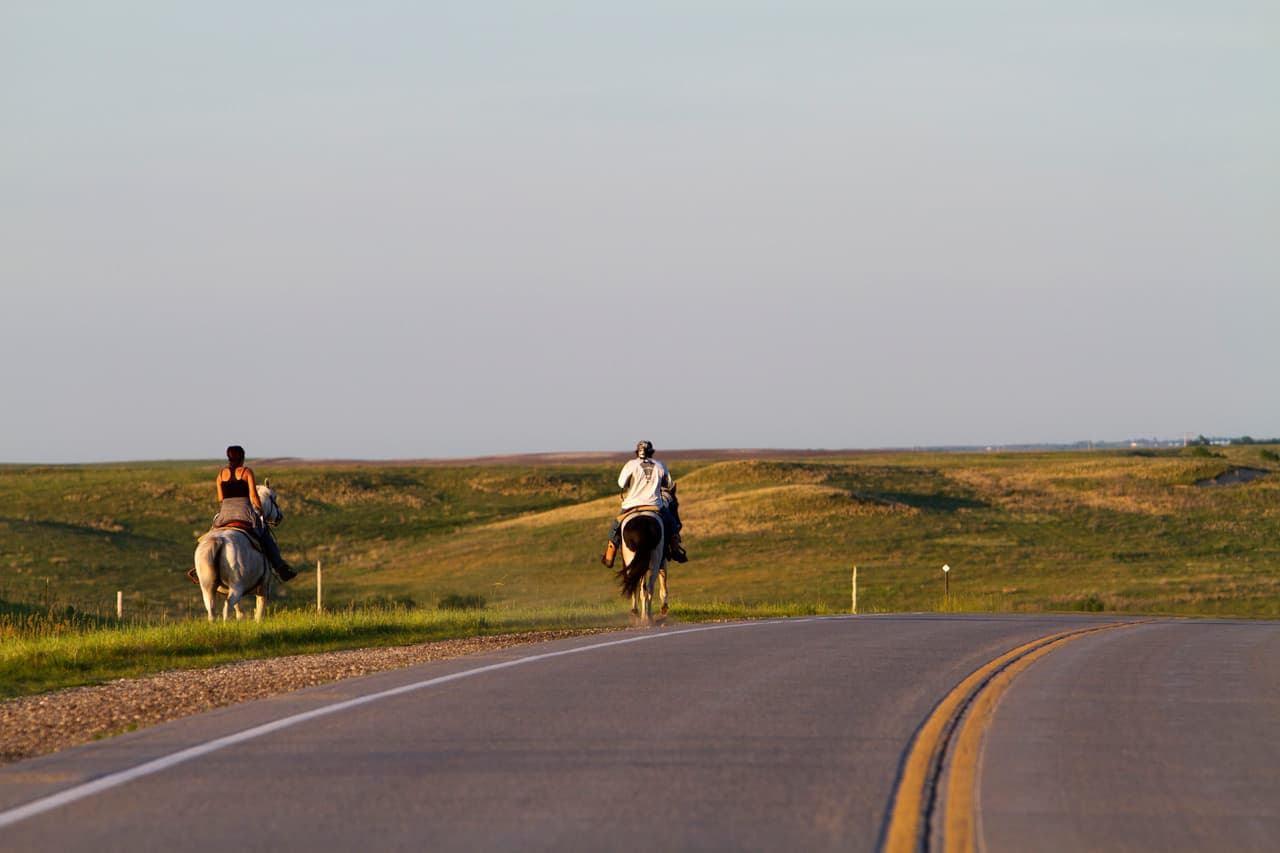 <b>Puesto 13: Dakota del Sur. </b>Tiene el 18% de sus carreteras en mal estado. La FHWA considera que el 16,7% de los puentes en Dakota del Sur es estructuralmente deficiente (el 4º más alto del país) pero hubo pocos descarrilamientos entre 2015 y 2019 (45), 2.2 por cada 100,000 millas de vías.