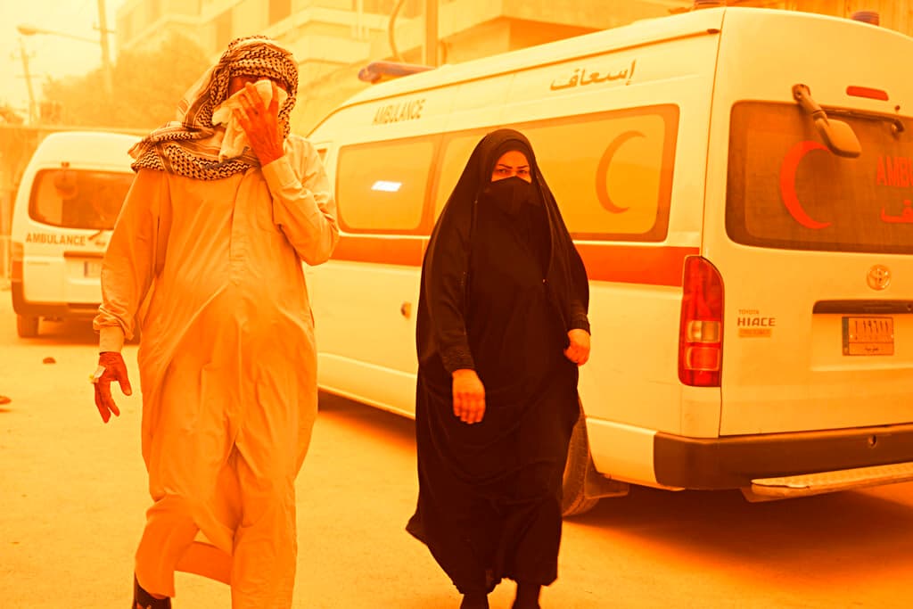 Desde abril se han producido al menos 
<b>ocho tormentas de arena en Irak</b> que han llevado a miles de personas a los hospitales con graves dificultades respiratorias.
