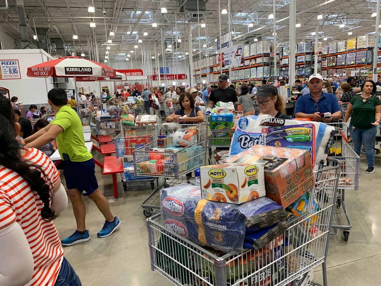 Las llamadas compras de pánico son muy diferentes a las compras de preparación por contingencias o cuarentenas y en el caso del coronavirus estas concentraciones de personas son el escenario perfecto para que el virus se transmita.