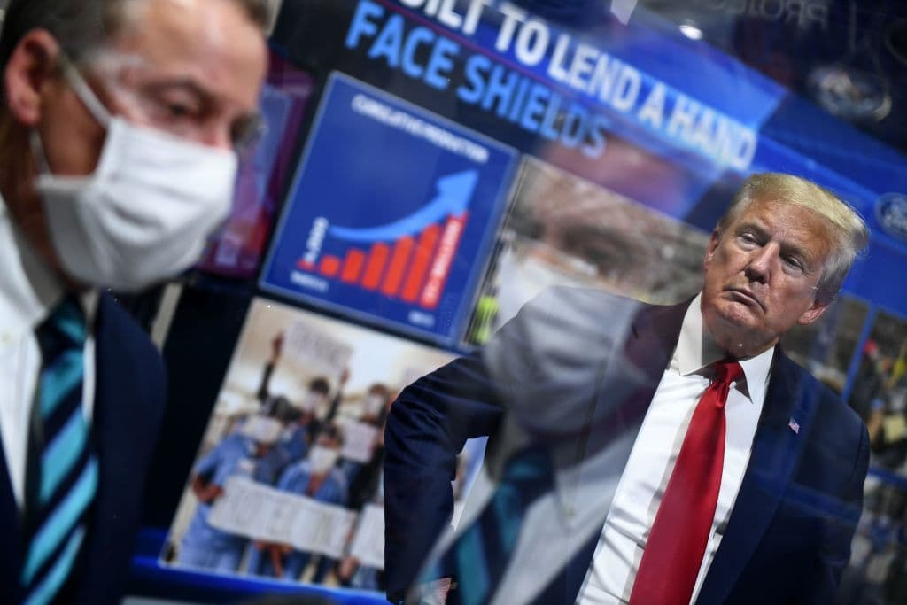 Gobierno de Trump pagó 336 millones por respiradores inefectivos para tratar covid-19 en unidades de cuidados intensivos, dicen expertos