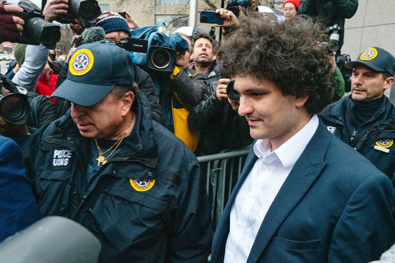 El 'rey de las criptomonedas', Sam Bankman-Fried, se declara inocente en el inicio de su juicio por fraude