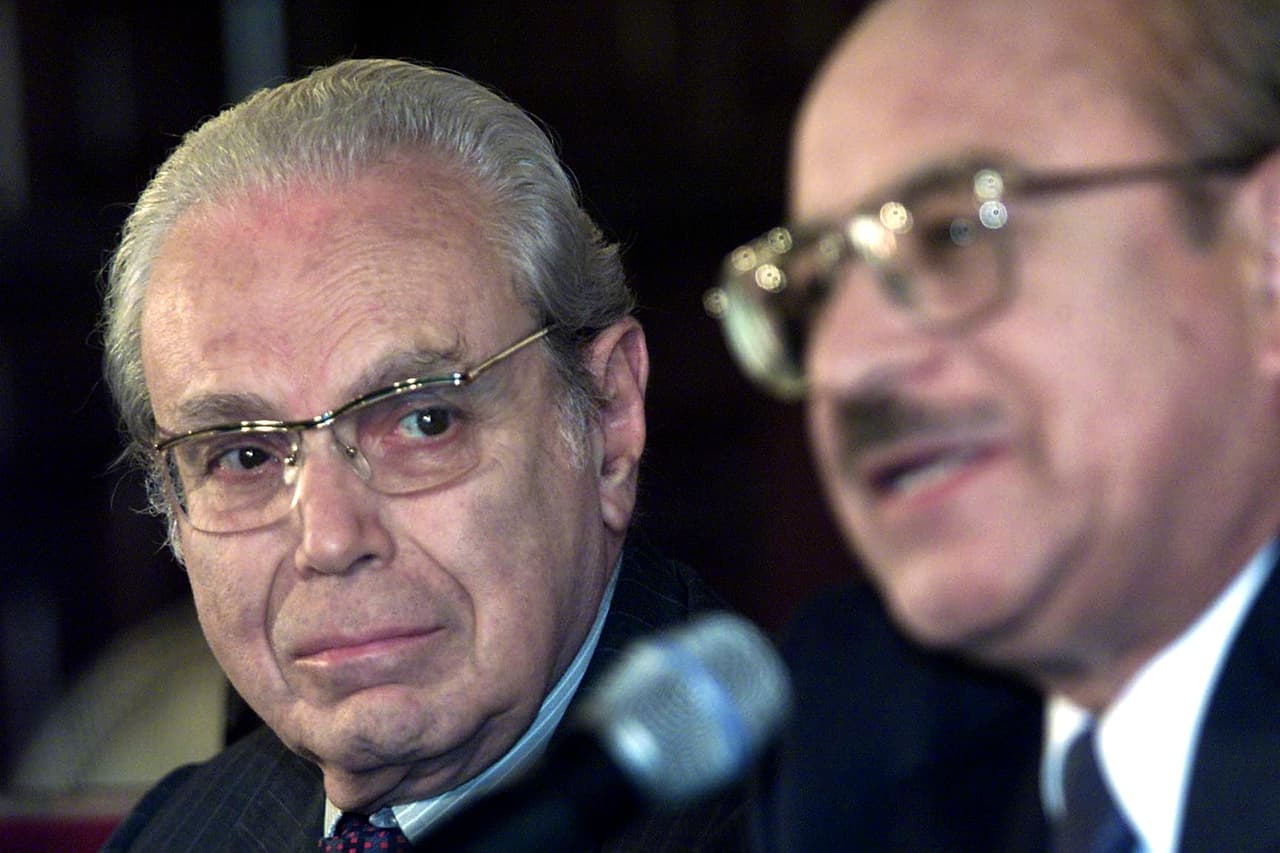 <b>Javier Pérez de Cuéllar, 100 años.</b> Fue secretario general de las Naciones Unidas durante dos mandatos y negoció el histórico alto el fuego entre Irán e Irak en 1988. Luego salió de su retiro para ayudar a restablecer la democracia en su tierra natal, Perú. 
<a href="https://www.univision.com/noticias/america-latina/fallecio-javier-perez-de-cuellar-el-ex-secretario-general-de-la-onu-que-logro-el-cese-al-fuego-entre-iran-e-irak-en-1988"><u>Falleció el 4 de marzo</u></a>.
<br>
