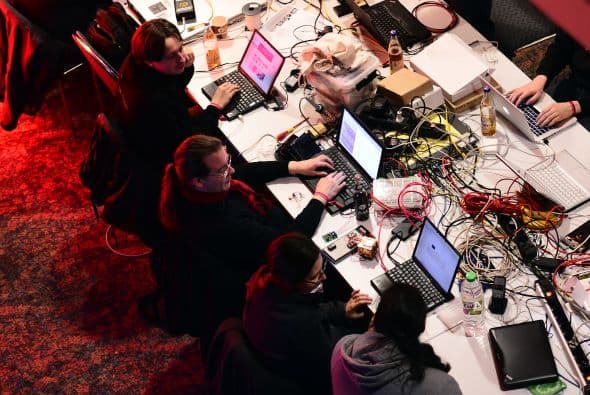 Los temas de las más de 90 conferencias programadas en este 29 Chaos Communication Congress (29C3) abarcan desde la seguridad informática y los derechos de autor hasta la necesidad de una filosofía propia para la red y las posibilidades de burlar la censura en internet.