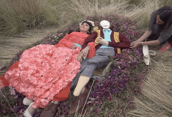 Otro look muy Frida Khalo son sus vestidos y faldas en telas delgadas o de encaje.