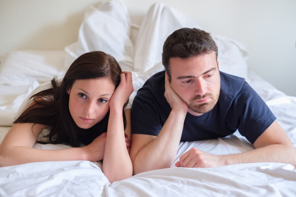 Los capricornianos son muy serios y disciplinados en todo y muchas veces llevan esa actitud a la intimidad sin darse cuenta, y por ende, temen que su manera de asumir el encuentro sexual pueda ser considera fría cuando es todo lo contrario ya que lo que están tratando es de extender el juego del amor, prolongar la calidad del mismo y darle mayor contenido a la intimidad sexual.
<br>