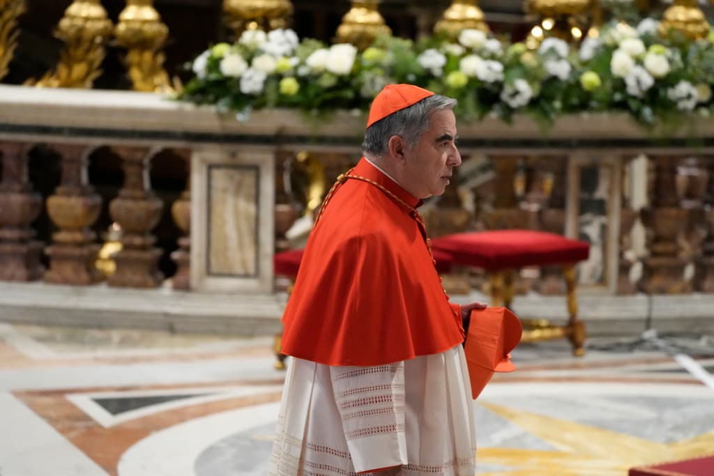 El cardenal convicto Angelo Becciu desiste de participar en el cónclave para elegir al nuevo papa