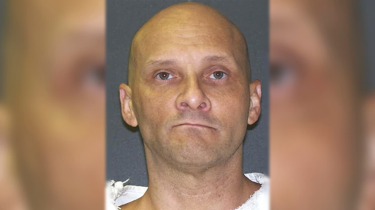 <b>Christopher Wilkins:</b> Ejecutado el 11 de enero de 2017 en la cárcel de Huntsville por el asesinato de dos hombres en 2005, quienes trataron de engañarlo en una transacción de drogas. El reo disparó a las víctimas, de 33 y 40 años, cuando descubrió que uno de ellos trató de venderle un trozo de grava por 20 dólares, haciéndole creer que era ‘crack’. Durante su juicio, en 2008, admitió que un día antes de los asesinatos, había matado a tiros a otro hombre afuera de un bar en Fort Worth. Dijo también que recibir la pena de muerte “no era la gran cosa”. 
<br>
<br>
<b>Últimas Palabras</b>: “Lo siento”, a familiares de las víctimas, quienes fueron testigos de la ejecución.