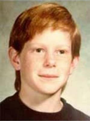 <h3 class="cms-H3-H3">Mark Himebaugh</h3>
<br>
<br>Tenía 11 años cuando Himebaugh 
<a href="https://www.fbi.gov/wanted/kidnap/mark-himebaugh" target="_blank">desapareció tras ser visto por última vez en un parque</a> cerca a una playa de Nueva Jersey el 25 de novimebre de 1991 a las 4 p.m.
<br>
<br>En la actualidad Mark tiene 40 años. 
<br>