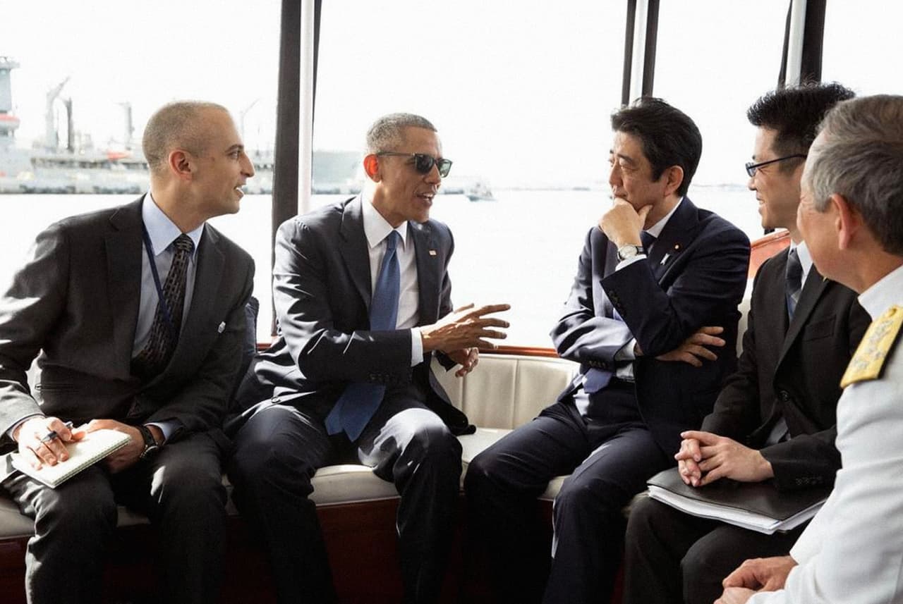 <b>Amigos de</b> 
<b>Japón. </b>Durante la visita del primer ministro japonés, Shinzu Abe, a Donald Trump, Pete Souza publicó esta foto y escribió: “Con el primer ministro Abe después de visitar Pearl Harbor en diciembre pasado”.
<br>