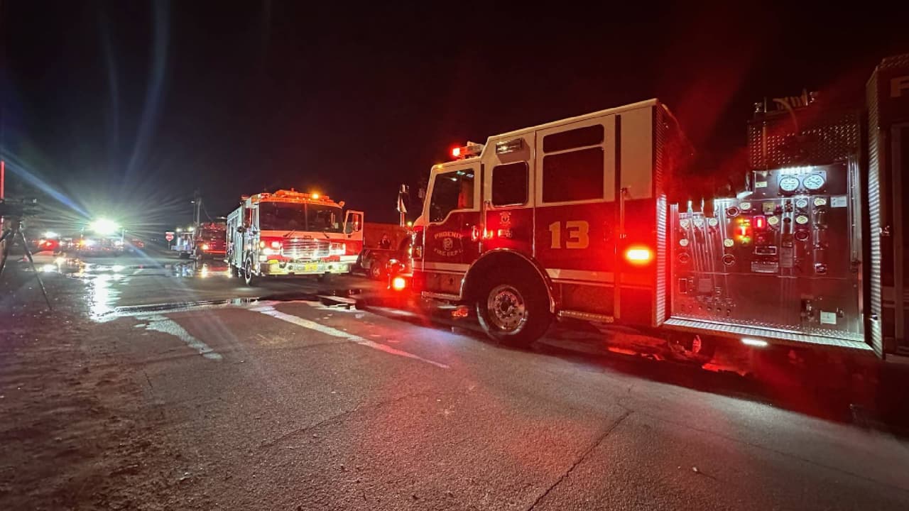 <h2 class="cms-H2-H2">Un segundo incendio</h2>
<br>Horas más tarde se registró otro incendio en otro complejo de apartamentos de dos pisos, pero ahora en el área de 
<b>51st Street y McDowell</b>, hasta donde también arribaron elementos de Departamento de Bomberos.