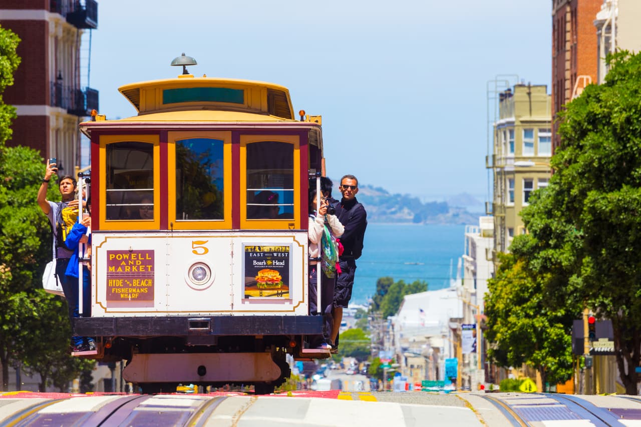 <b>Puesto 8: San Francisco.</b> Personas con un patrimonio neto de cinco millones de dólares o más: 39,390. Porcentaje de la población con este patrimonio: 1.3%. En cuanto a la próxima década, es imposible saber cuánto durará la recesión económica debido al coronavirus, pero "es probable que las ganancias que generan la riqueza se retrasen", predice Wealth-X.
<br>