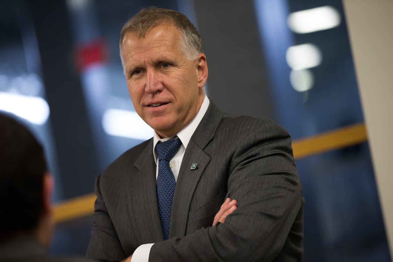 <b><a href="https://www.tillis.senate.gov/public/">Tillis, Thom R, por Carolina del Norte</a></b>: 70,200 dólares.
<br>