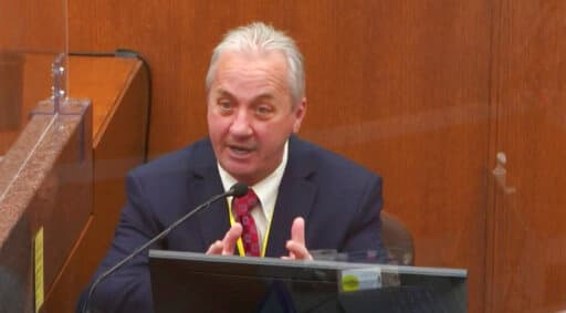 La fuerza utilizada contra George Floyd fue "innecesaria", asegura un policía en el juicio contra Derek Chauvin