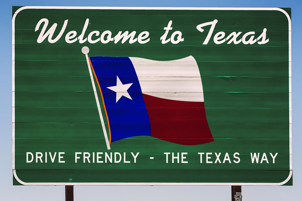 <b>Puesto 7. Texas</b>
<br>
<br>Costo anual promedio de la propiedad de un automóvil: 3,193 dólares. 
<br>
<br>Costo promedio de la reparación cuando se enciende una luz de advertencia del motor: 242 dólares en repuestos y 151 dólares en mano de obra. 
<br>
<br>Costo anual promedio del seguro: 1,710 dólares.
<br>
<br>Gasto anual promedio en gasolina de cada conductor con licencia en el estado: 1,089 dólares. 
<br>
<br>Costo promedio de la gasolina en febrero de 2022: 3.1 dólares por galón.
<br>