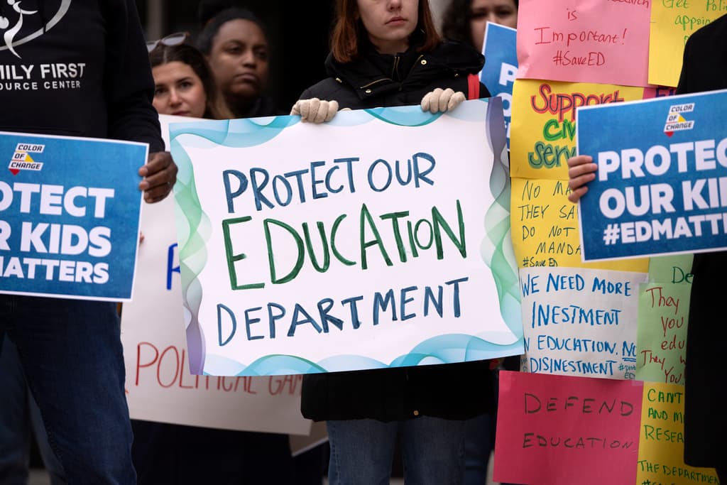 ¿Qué impacto puede tener la decisión de la Corte Suprema de dar luz verde a Trump para que continúe desmantelando el Departamento de Educación?
