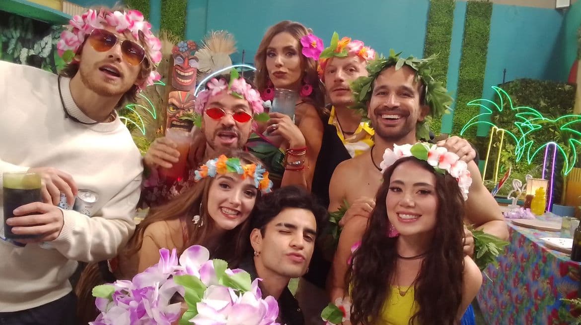 En Fotos: Lo que no se vio en la fiesta Neón Hawaii de La Casa de los Famosos México 2025