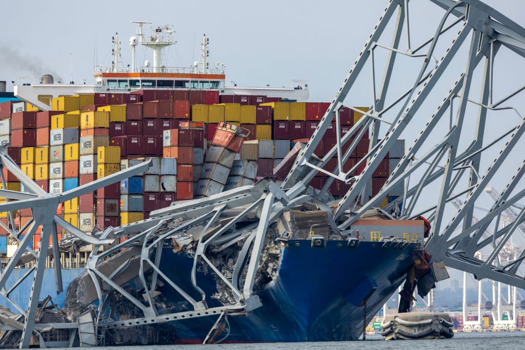El barco 
<a href="https://www.univision.com/noticias/estados-unidos/departamento-justicia-acuerdo-buque-destruyo-puente-francis-scott-key">carguero Dali chocó contra el puente Francis Scott Key de Baltimore,</a> Maryland, el martes 26 de marzo a las 1:28 am, colapsando la vía. En el incidente murieron seis trabajadores latinos, que eran parte de un equipo de trabajo que arreglaba el pavimento del puente.