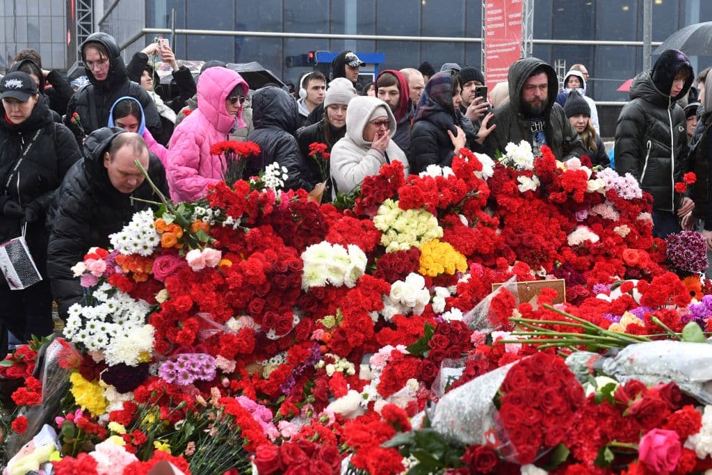  Rusia vive un día de duelo tras el mortal atentado en Moscú, pero muchas familias todavía no saben de sus seres queridos