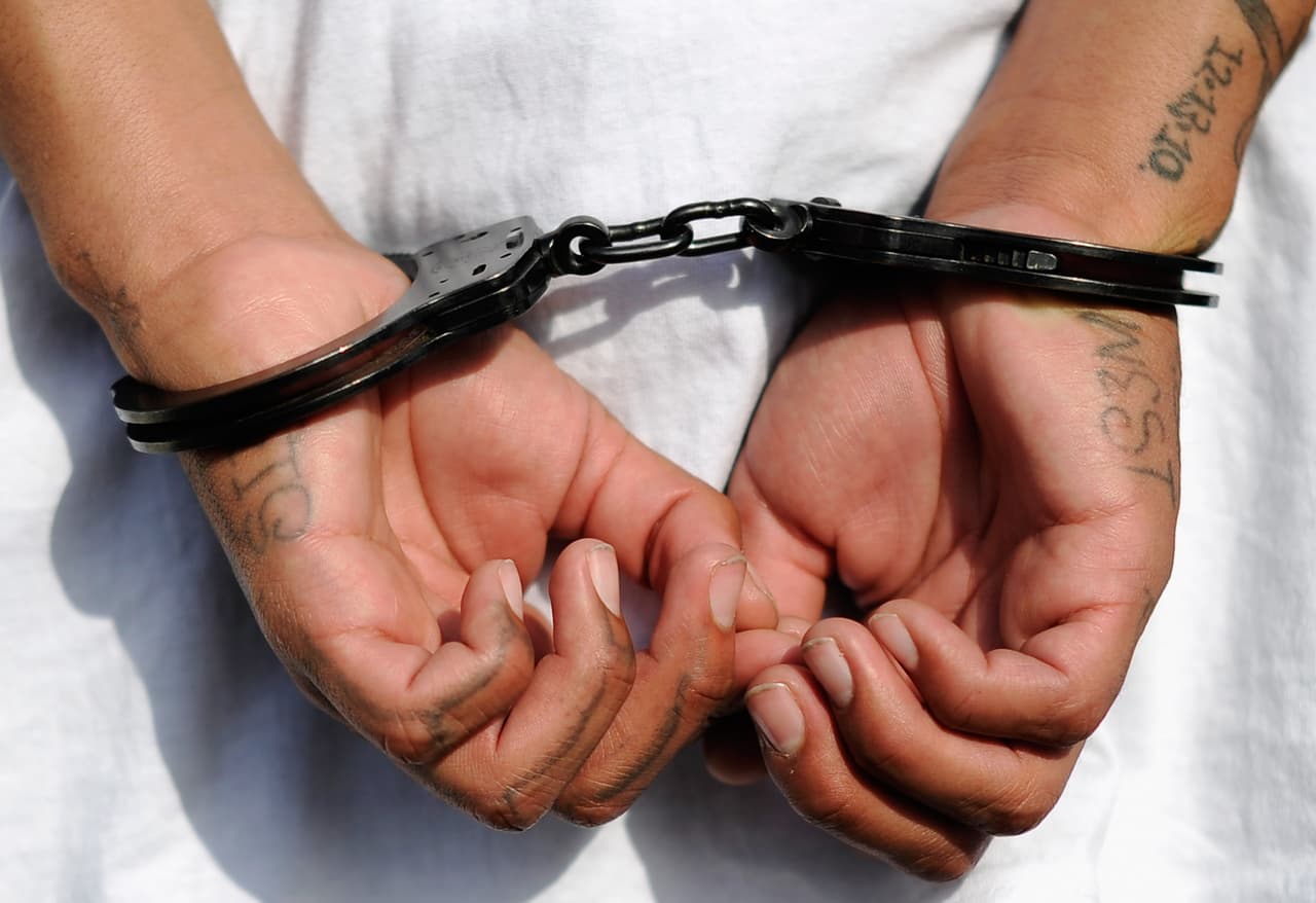 Megaoperativo contra pandillas en Bakersfield deja 29 detenidos, 12 son acusados de narcotráfico
