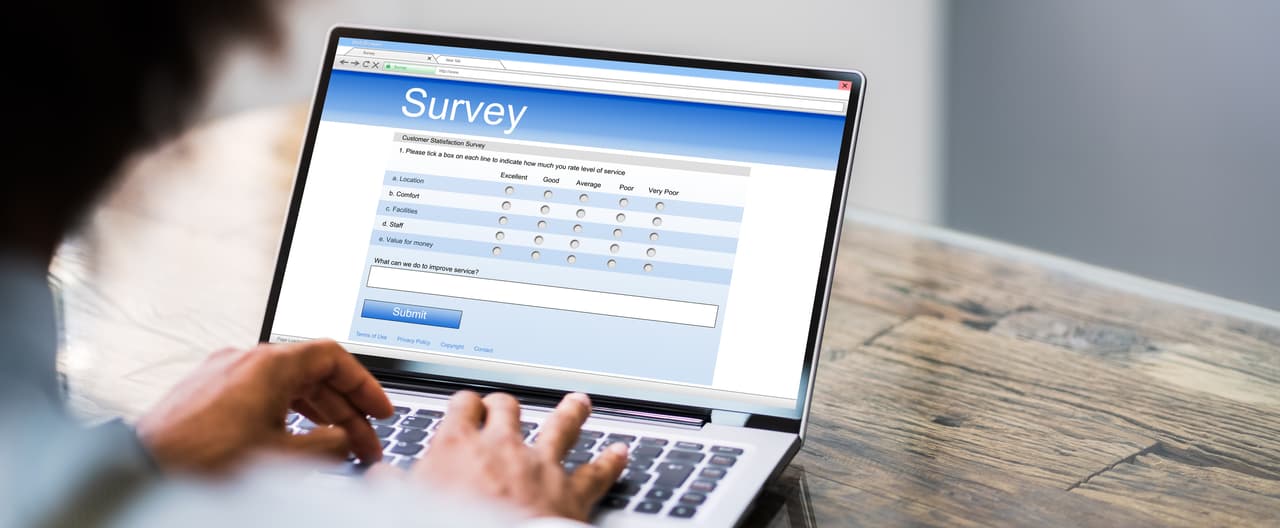 <h3 class="cms-H3-H3">8. Conviértase en un encuestador en línea</h3>
<br>
<br>Puede dedicarse a recabar datos en encuestas en sitios como Survey Junkey o Swagbucks. Otra opción es visitar la web de la Columbia Business School Center for Decision Sciences, que paga aproximadamente $16 la hora por el trabajo.