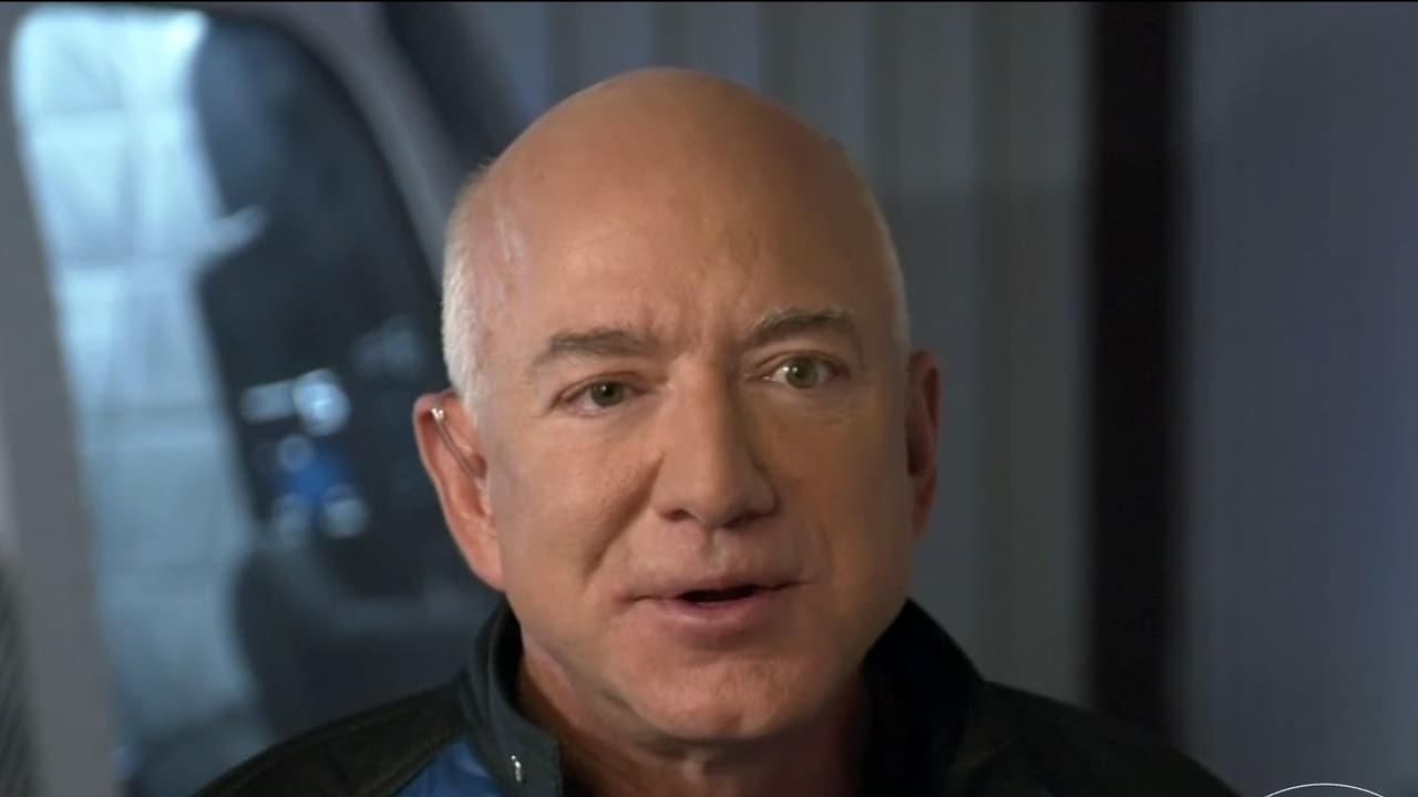 Luego de haber viajado al espacio, el multimillonario Jeff Bezos le hace una propuesta a la NASA, la cual involucra la suma de 2 mil millones de dólares a cambio de un contrato para que Blue Origin lleve astronautas a la luna. Si la agencia espacial aceptara, la empresa de Bezos construiría una nave capaz de garantizar una presencia sostenible y permanente en el suelo lunar.