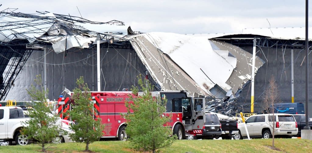 Empleados de fábricas denuncian haber sido forzados a trabajar a pesar de los tornados