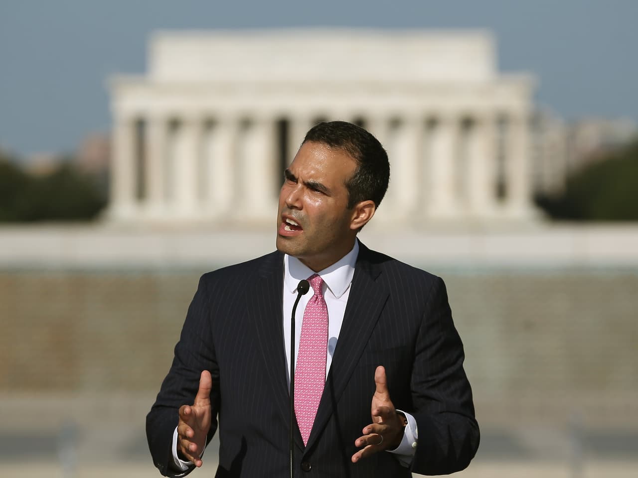 George Prescott Bush, nieto del expresidente George H. W. Bush y sobrino del también expresidente George W. Bush, es actualmente comisionado de tierras. Tras quedar tercero una muy reñida primaria para la nominación hacia el Congreso por el distrito 22 de Texas (Houston) en 2020, sus aspiraciones parecen concentrarse en competir en la primaria contra el actual fiscal de Texas, Ken Paxton, 
<a href="https://www.univision.com/local/houston-kxln/elecciones-estados-unidos-2020/el-fbi-investiga-al-fiscal-de-texas-ken-paxton-por-sobornos-y-abuso-de-poder">que es investigado por el FBI</a>.