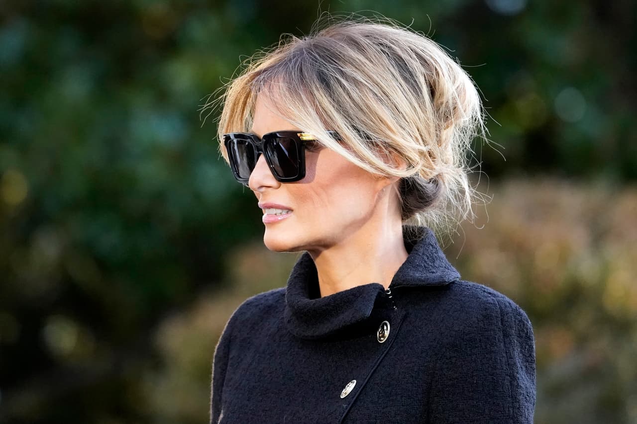 Melania Trump se casó con Donald Trump en enero de 2005 y en marzo de 2006 dio a luz al único hijo de la pareja, Barron. Es por esto que, de ser cierta la versión de Daniels, su encuentro sexual con el expresidente se produjo cuando su esposa estaba embarazada.