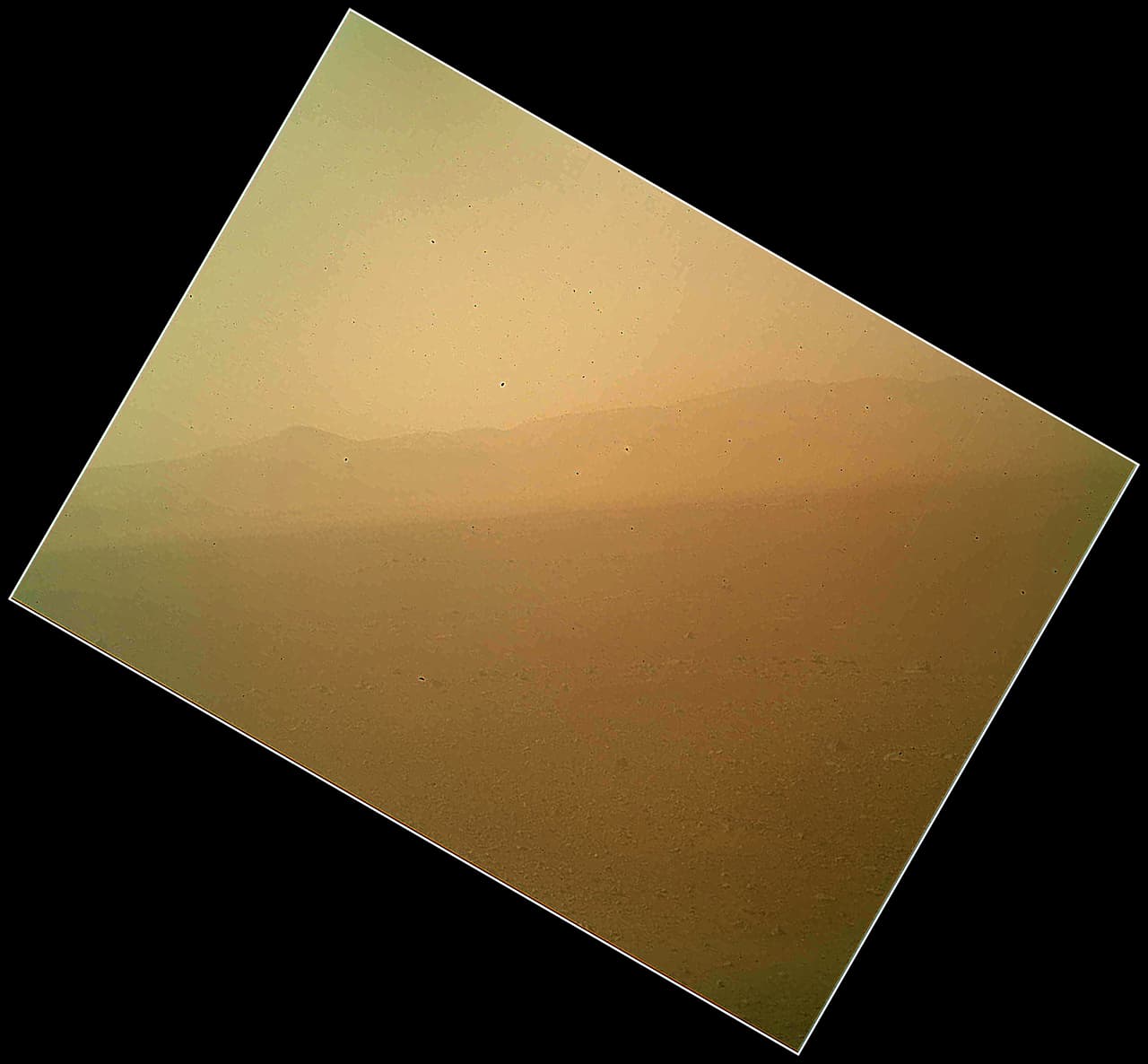 En esta fotografía de la superficie de Marte, capturada por el explorador se puede ver las difíciles condiciones presentes en el Planeta Rojo. La radiación que llega a su superficie, mucho mayor que la de la Tierra, produce una reacción en cadena que destruye cualquier materia orgánica