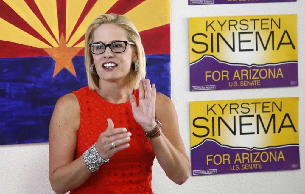 La demócrata 
<b>Kyrsten Sinema</b> es la primera mujer que llega al Senado por Arizona. Arrebató un puesto seguro a los republicanos al imponerse por 1.7% sobre su rival Martha McSally.