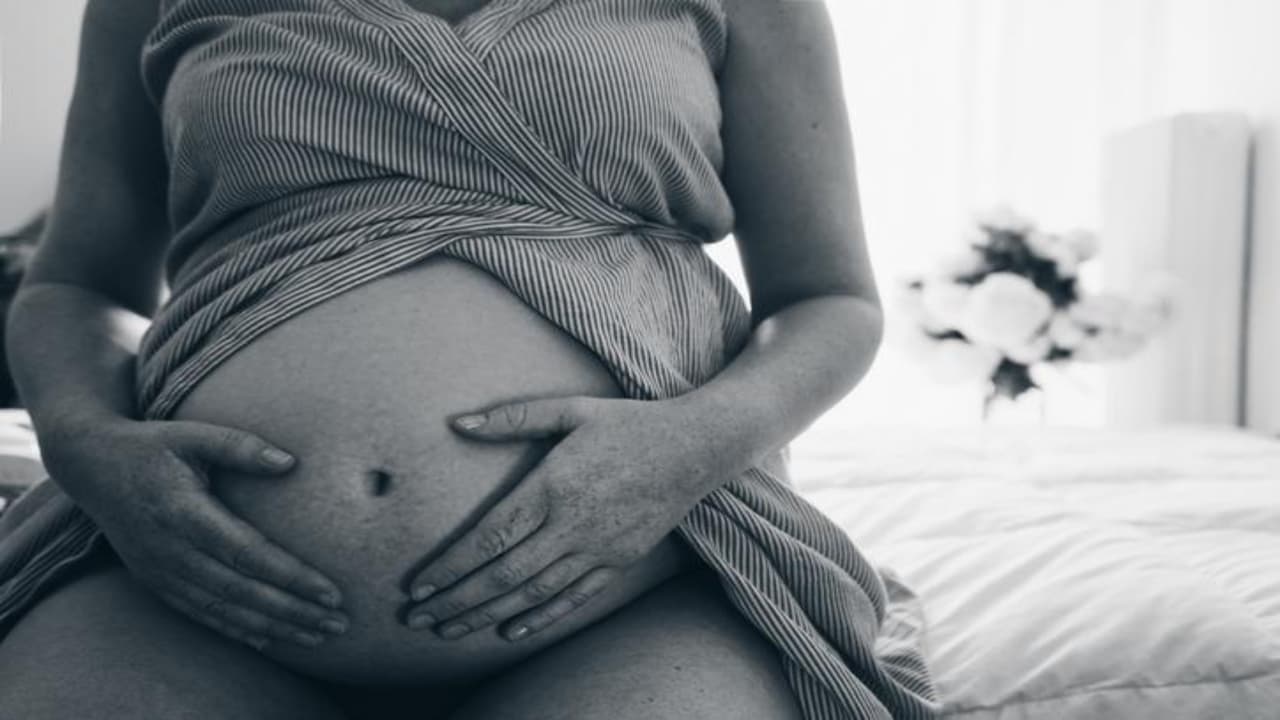 Una embarazada es asesinada en un falso baby shower por una antigua amiga que le sacó a su bebé del vientre 